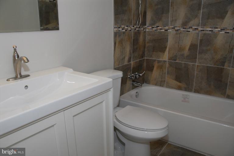 12178 Dove Circle Laurel, MD 20708 - Photo 2 of 7 Bath (Master)