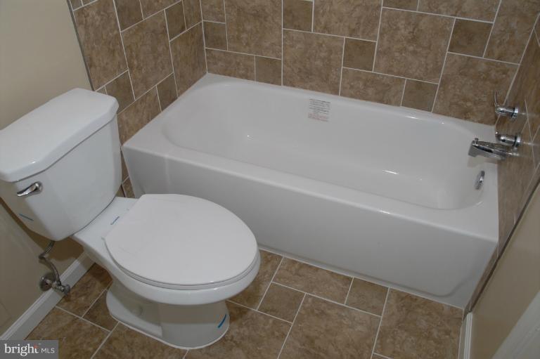 12178 Dove Circle Laurel, MD 20708 - Photo 3 of 7 Bath (Master)