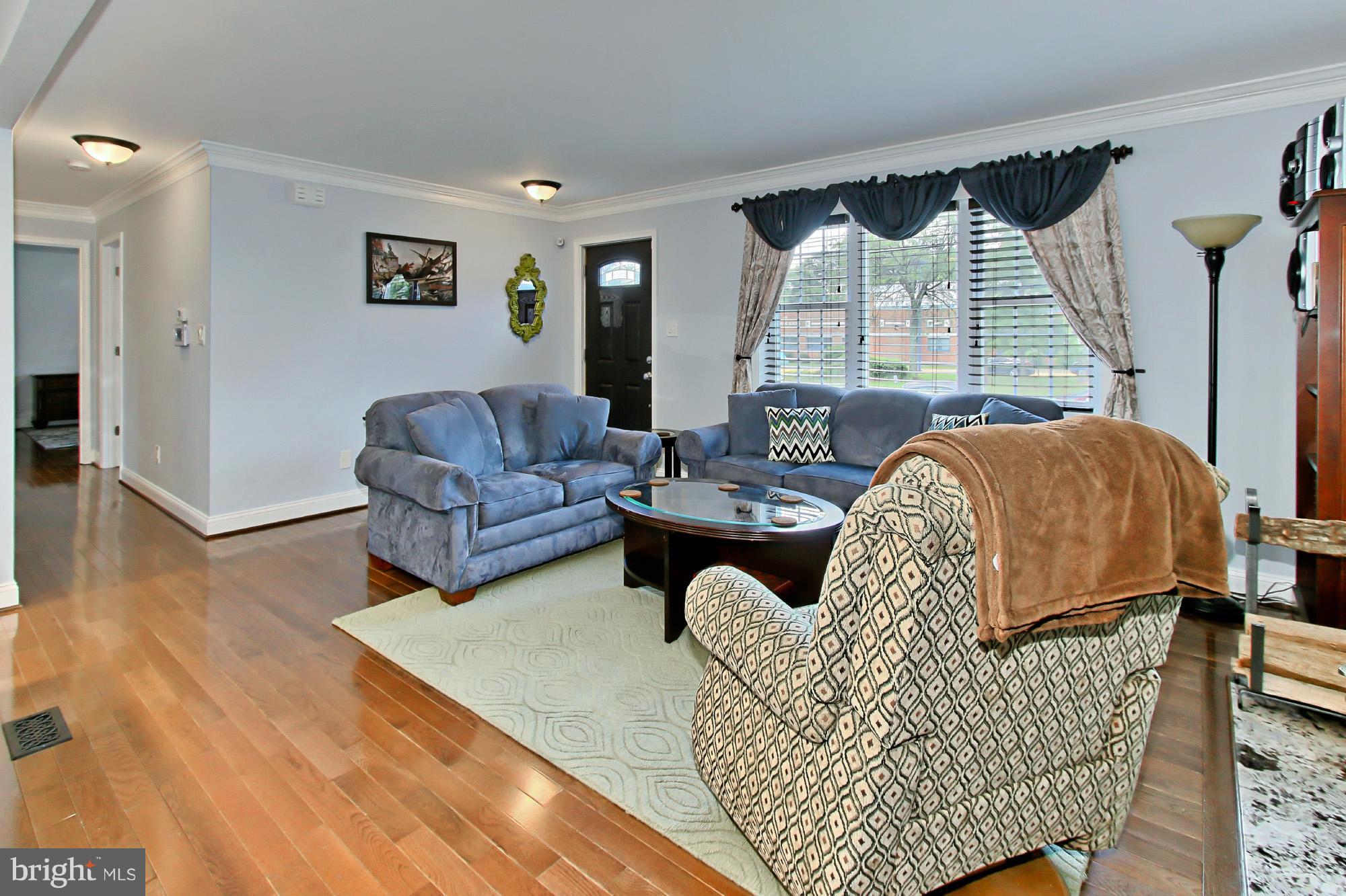 6009 Hanover Avenue Springfield, VA 22150 - Photo 4 of 30 Living Room