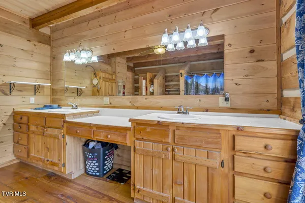 $575,000 | 319 Ivy Wood Lane, Mountain City, TN 37683