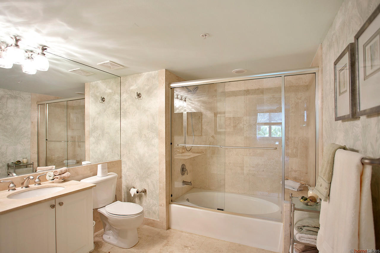 99 Southeast Mizner Boulevard, Unit 840 Boca Raton, FL 33432 - Photo 7 of 12 Master Bathroom