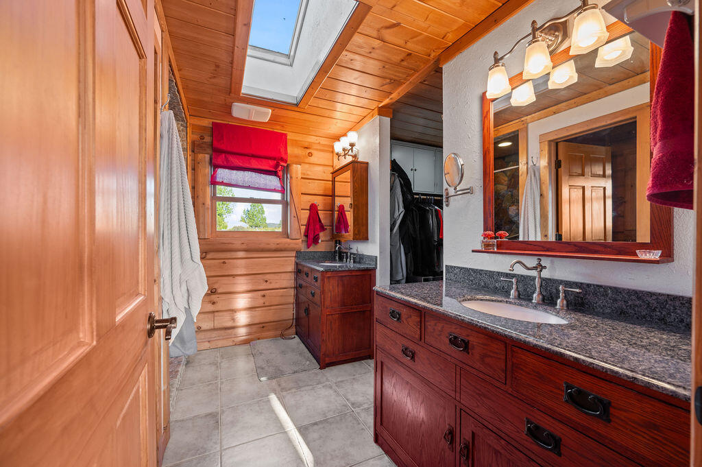 2957 Mark Court Chiloquin, OR 97624 - Photo 11 of 30