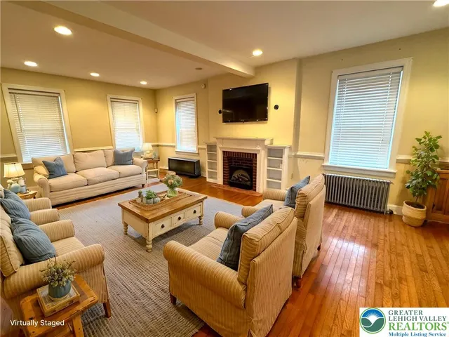 $2,095 | 1352 Main Street, Hellertown, PA 18055