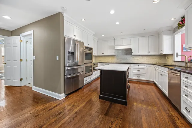 $949,900 | 324 South Meriden Road, Cheshire, CT 06410