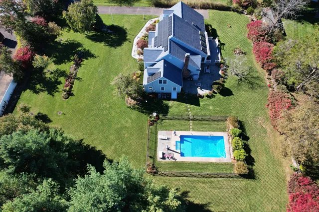 $949,900 | 324 South Meriden Road, Cheshire, CT 06410