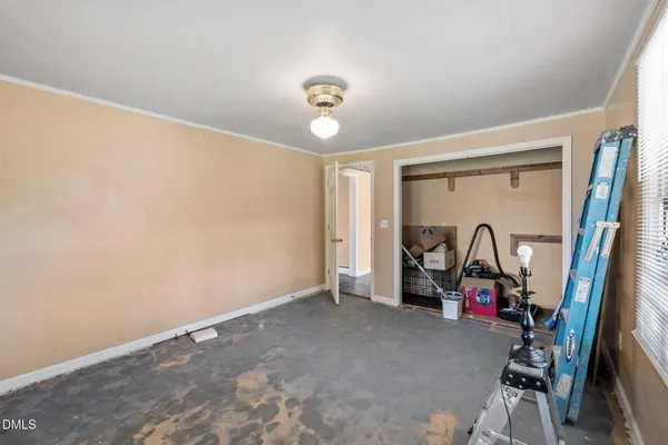 a view of a livingroom with furniture