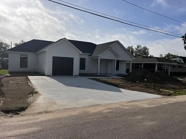 $298,500 | 414 Spruce Street, Norco, LA 70079