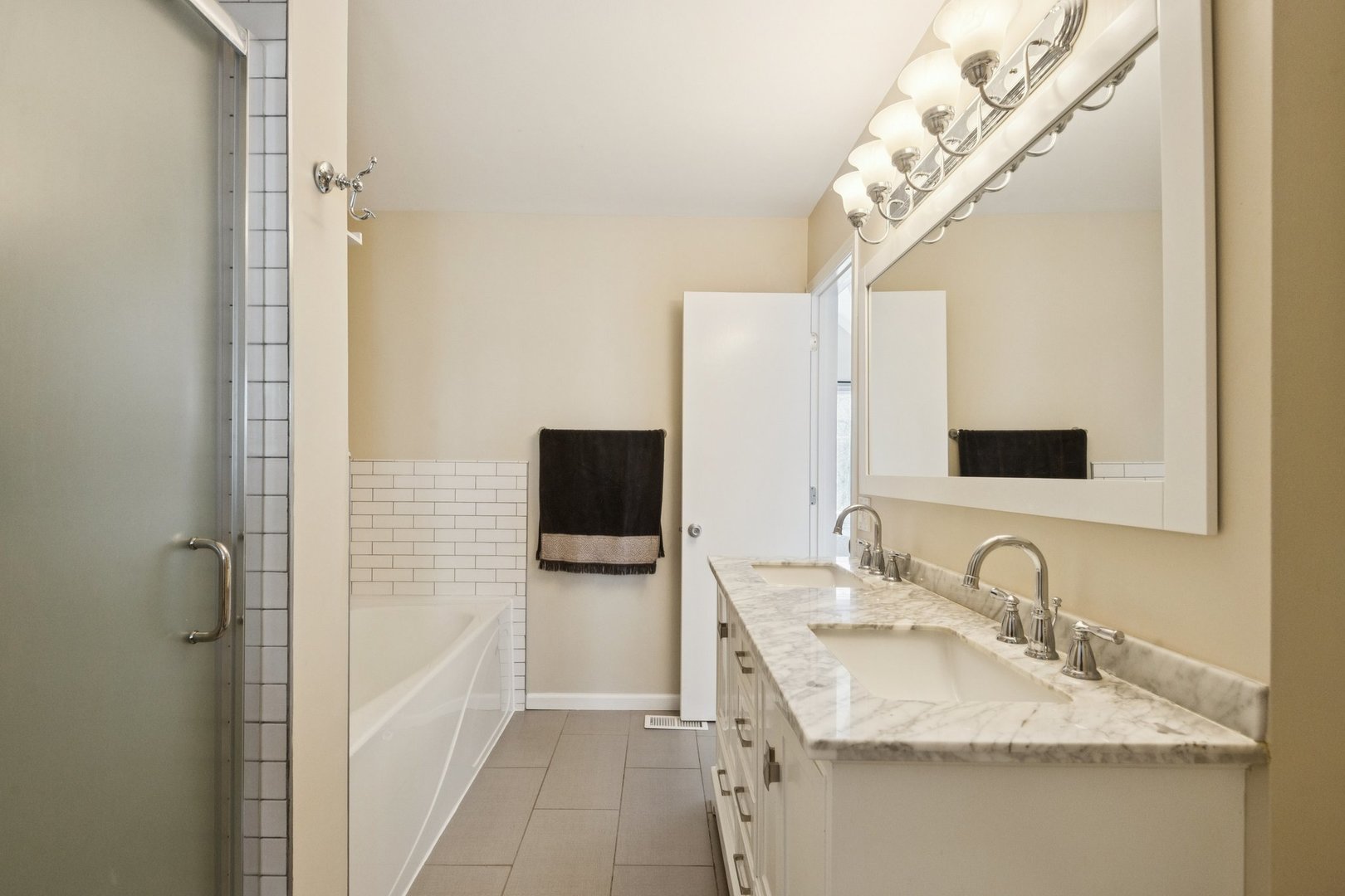 3315 North Racine Avenue, Unit D Chicago, IL 60657 - Photo 18 of 40