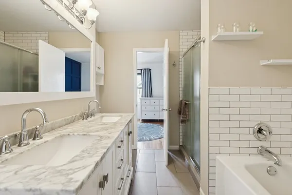 $720,000 | 3315 North Racine Avenue, Unit D, Chicago, IL 60657