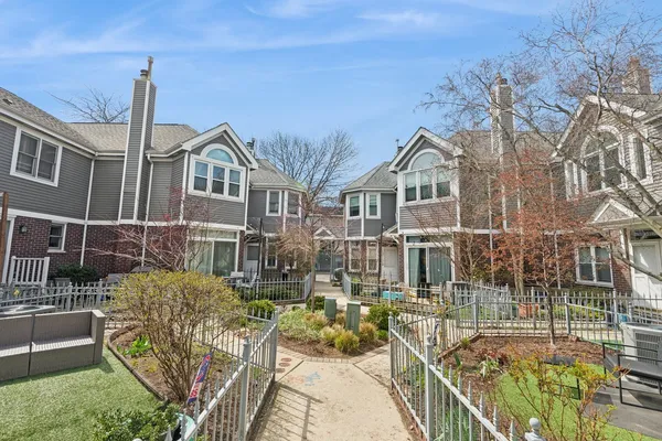 $720,000 | 3315 North Racine Avenue, Unit D, Chicago, IL 60657