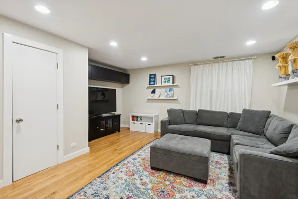 $720,000 | 3315 North Racine Avenue, Unit D, Chicago, IL 60657