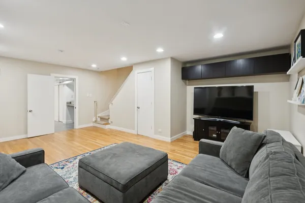 $720,000 | 3315 North Racine Avenue, Unit D, Chicago, IL 60657