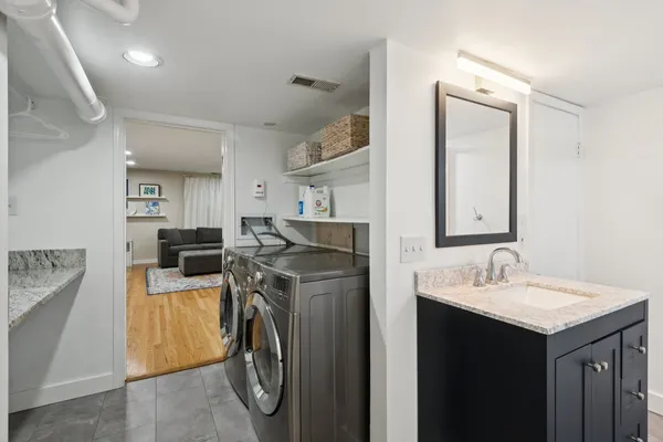 $720,000 | 3315 North Racine Avenue, Unit D, Chicago, IL 60657