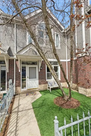 $720,000 | 3315 North Racine Avenue, Unit D, Chicago, IL 60657