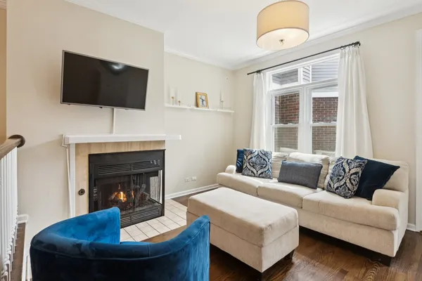 $720,000 | 3315 North Racine Avenue, Unit D, Chicago, IL 60657