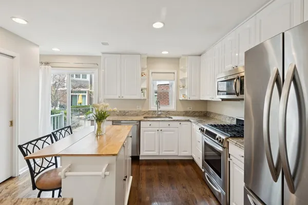 $720,000 | 3315 North Racine Avenue, Unit D, Chicago, IL 60657