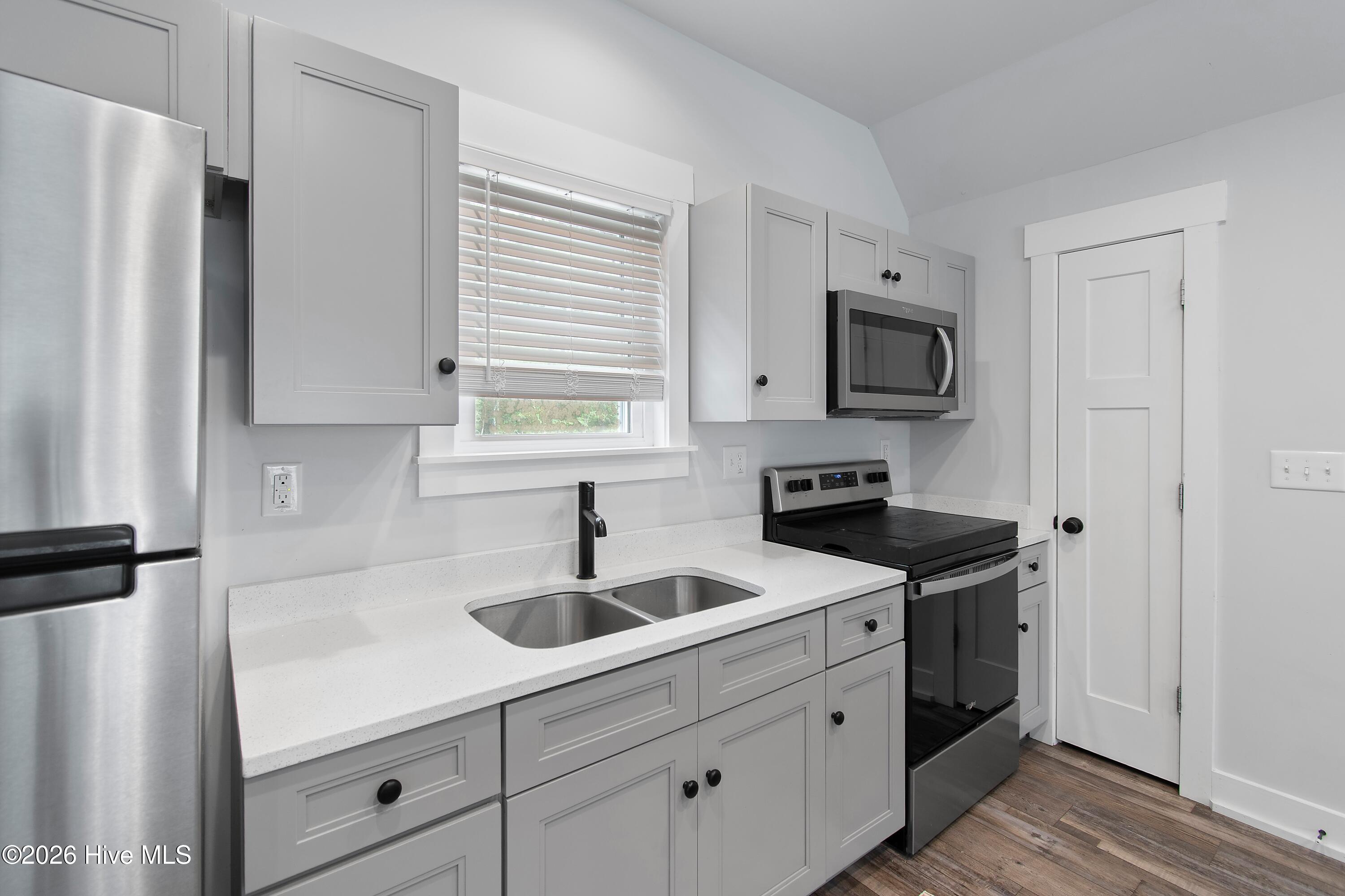 417 Reaves Ferry Road Nakina, NC 28455 - Photo 10 of 42 Shaker Cabinets & Pantry