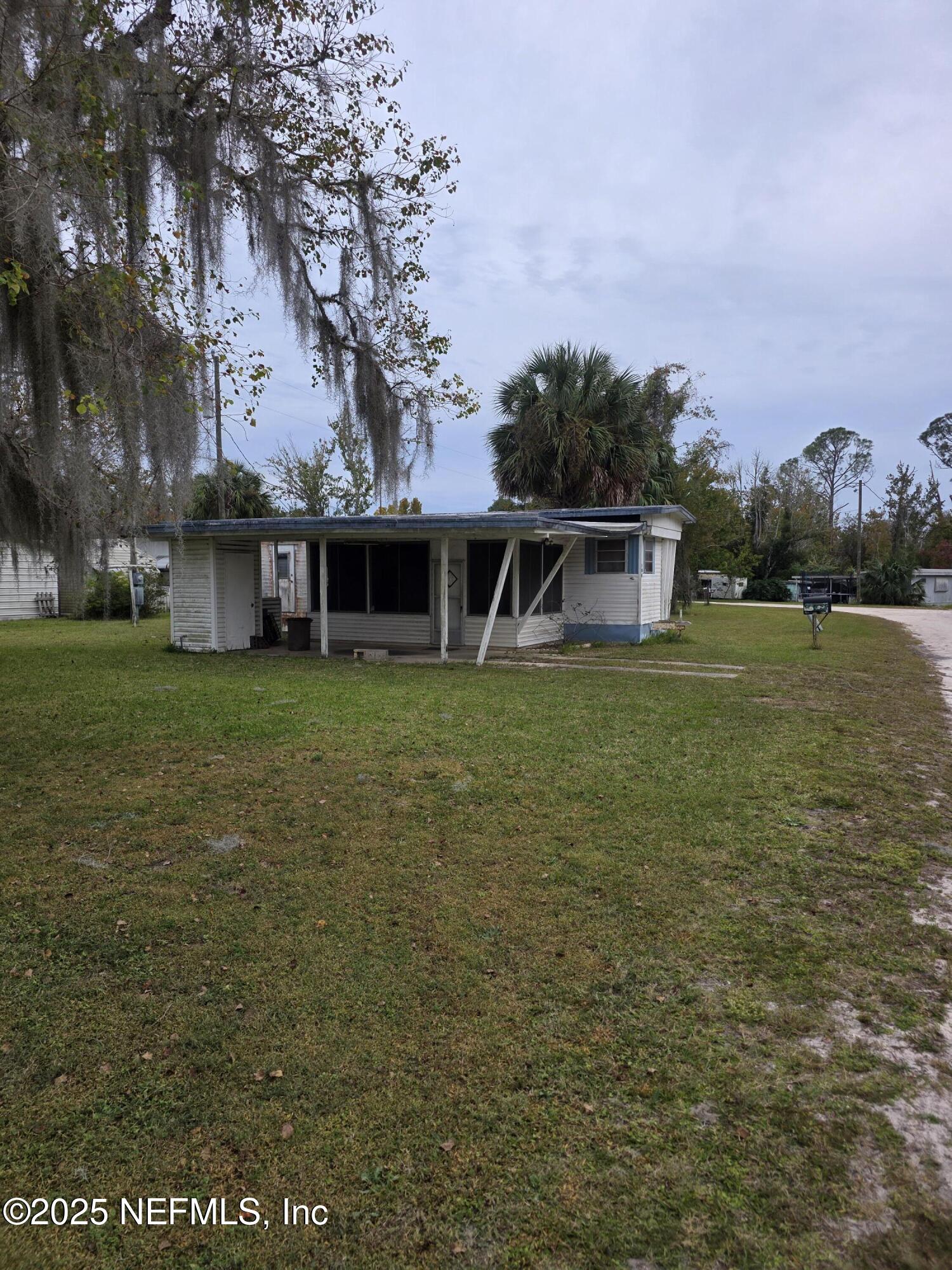 104 Lemon Street Crescent City, FL 32112 - Photo 4 of 8 a view of a house with a yard and sitting area