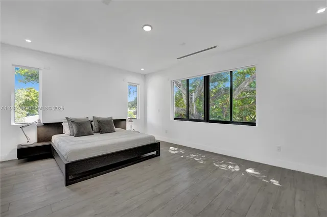 $7,450 | 3465 Southwest 3rd Avenue, Miami, FL 33145