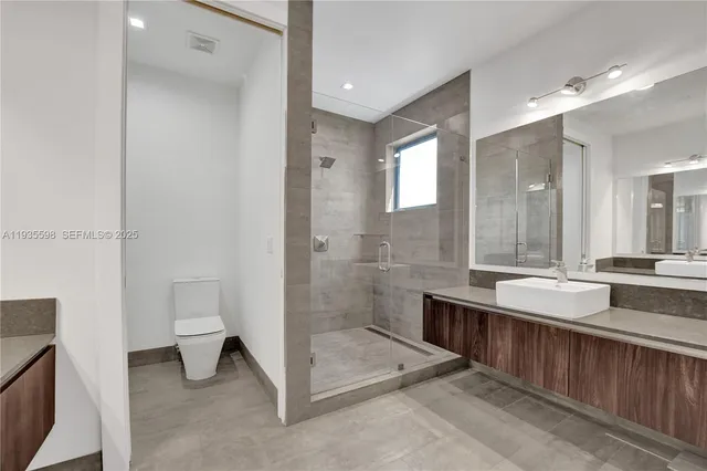 $7,450 | 3465 Southwest 3rd Avenue, Miami, FL 33145