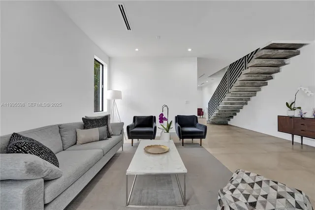 $7,450 | 3465 Southwest 3rd Avenue, Miami, FL 33145