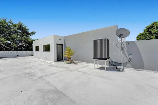 $7,450 | 3465 Southwest 3rd Avenue, Miami, FL 33145