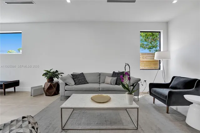 $7,450 | 3465 Southwest 3rd Avenue, Miami, FL 33145