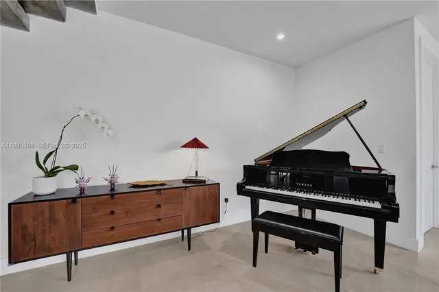 $7,450 | 3465 Southwest 3rd Avenue, Miami, FL 33145