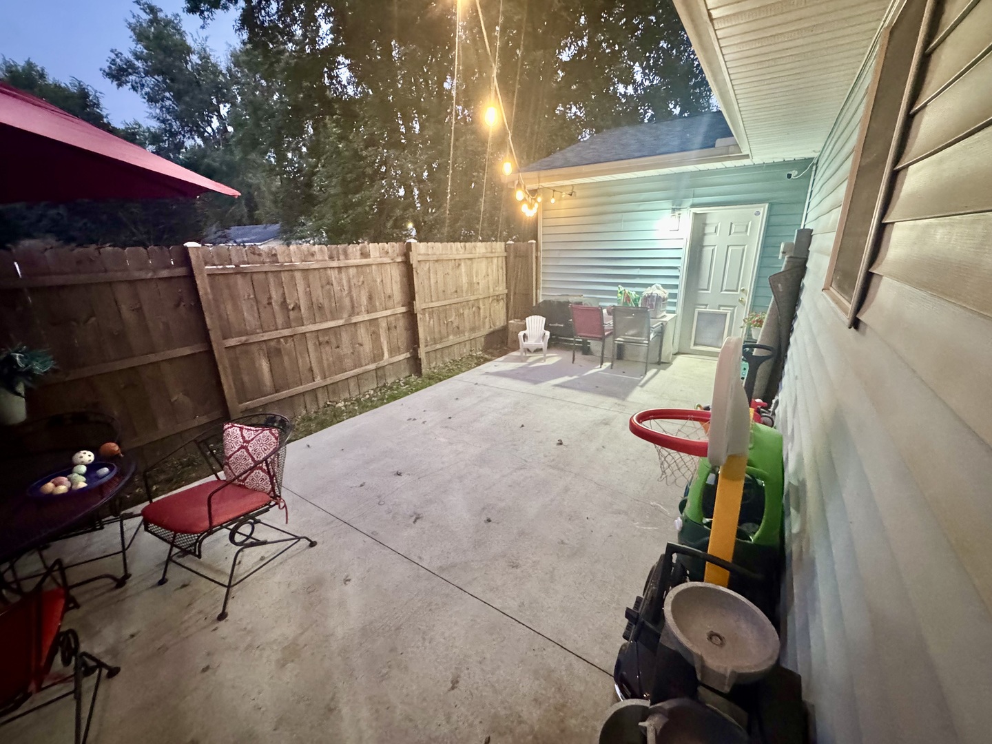 308 North Alexander Street Clinton, IL 61727 - Photo 19 of 20 a backyard of a house with table and chairs