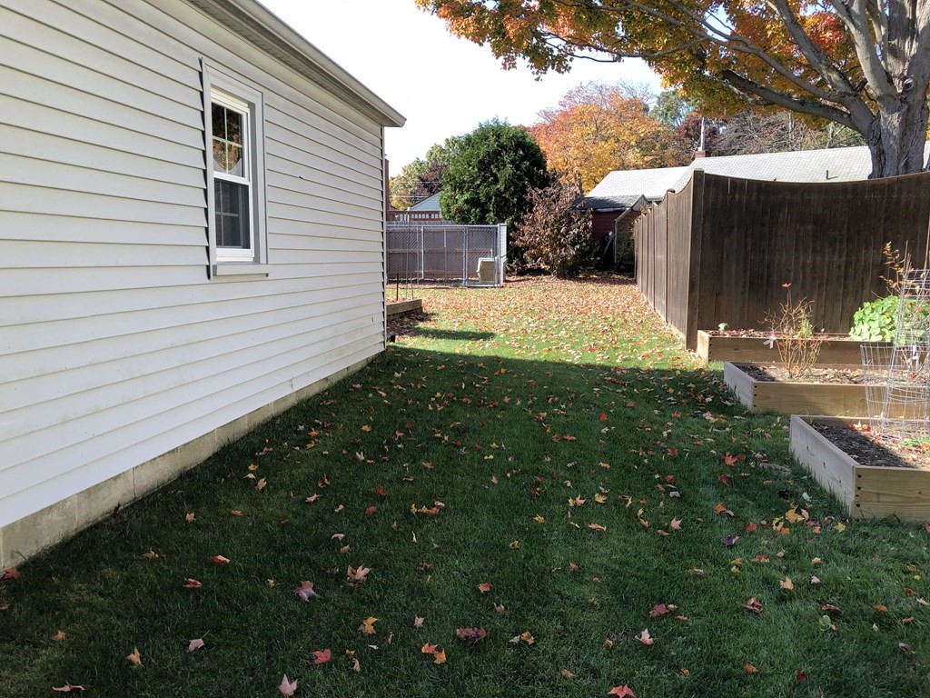 21 Beverly Road Grafton, MA 01536 - Photo 6 of 29 Gallery Image 6