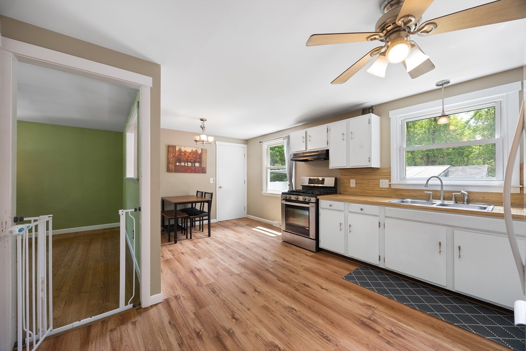 37 Parkerview Street Springfield, MA 01129 - Photo 8 of 31