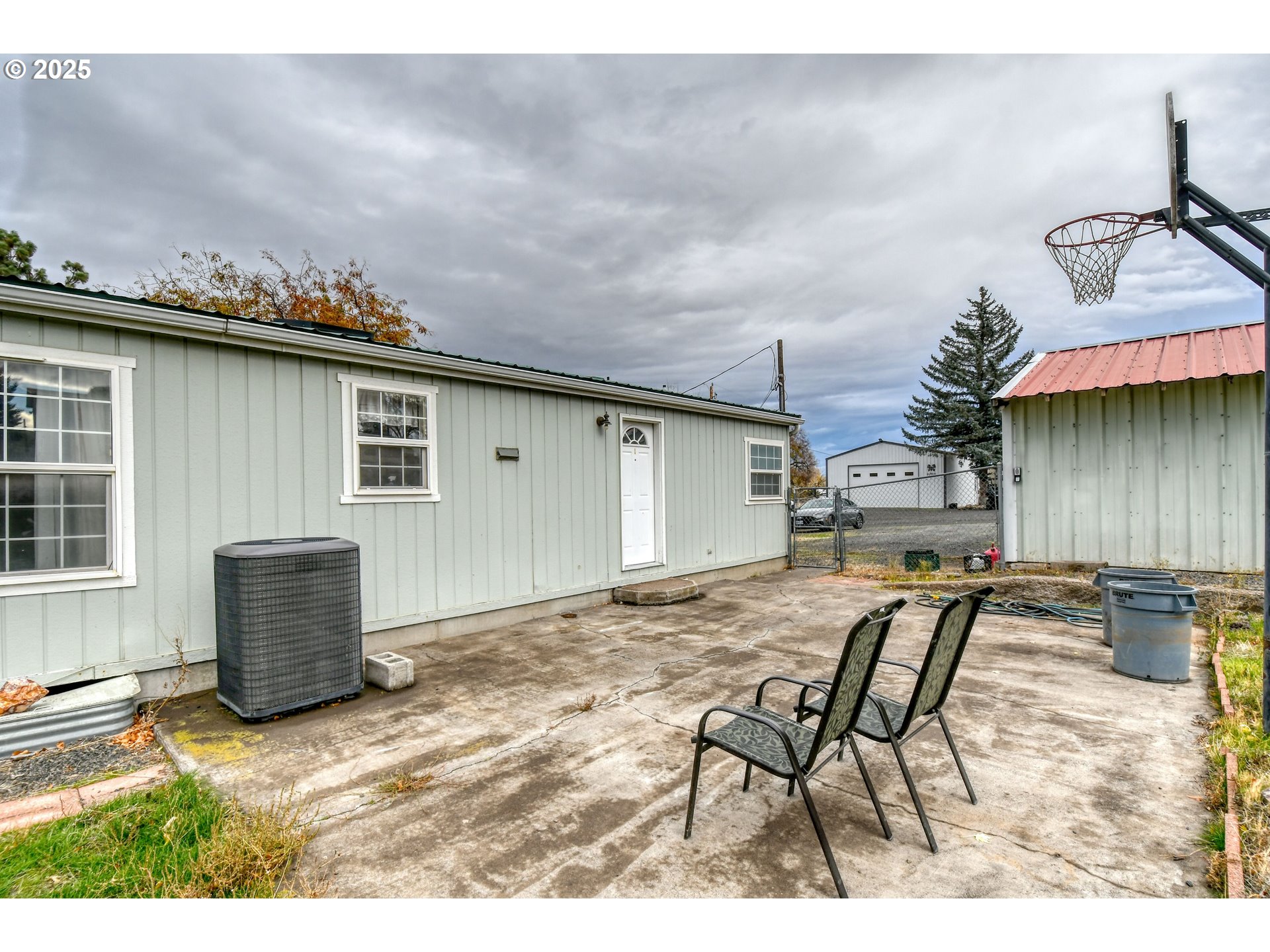 73306 Southeast 54th Street Pendleton, OR 97801 - Photo 24 of 39 a backyard of a house with table and chairs