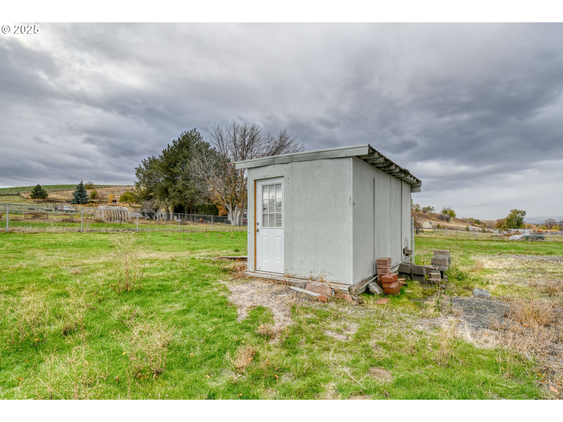 73306 Southeast 54th Street Pendleton, OR 97801 - Photo 33 of 39 a backyard of a house with lots of green space and lake view