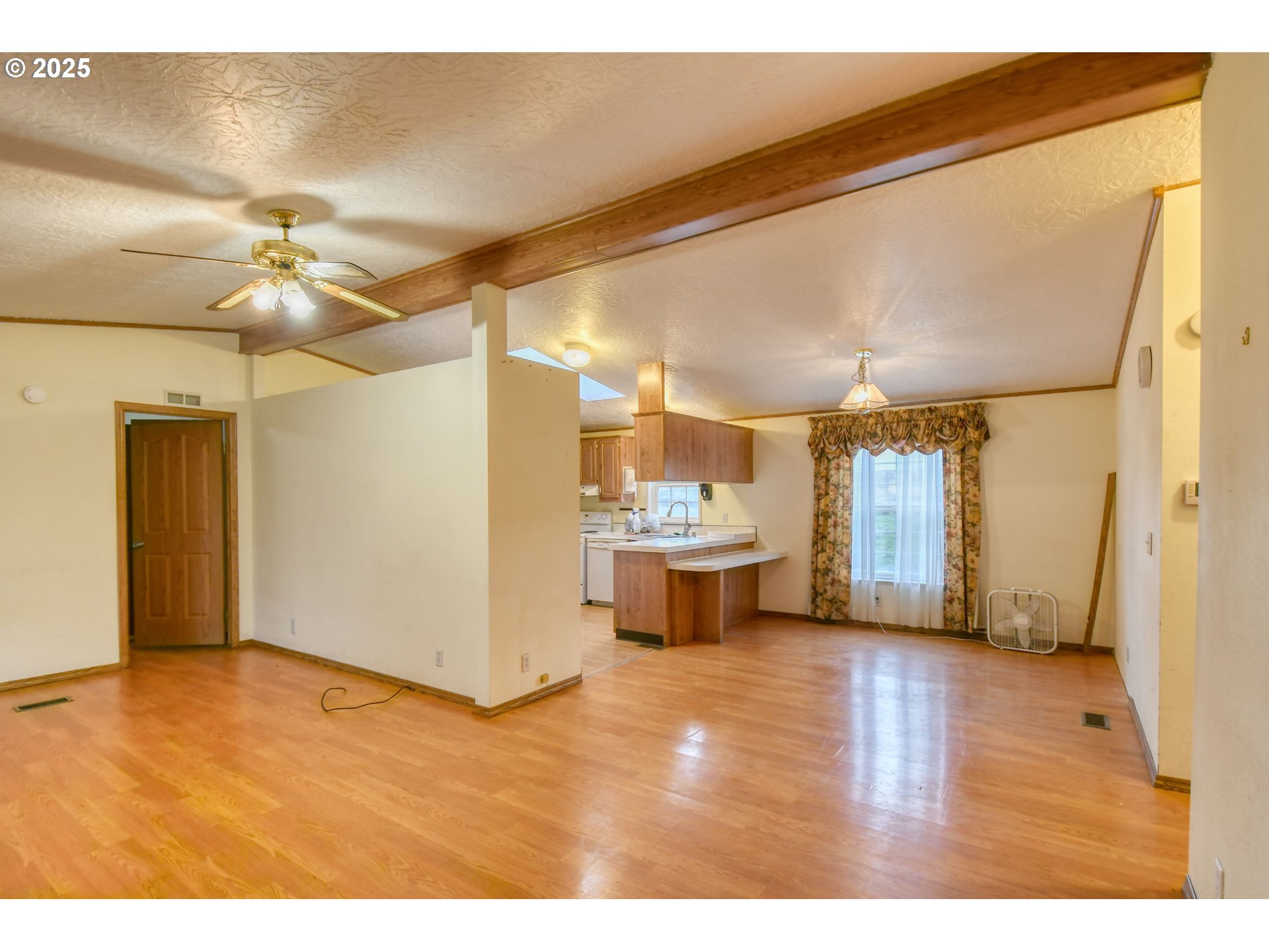 73306 Southeast 54th Street Pendleton, OR 97801 - Photo 5 of 39 a view of a bathroom with a bathtub and a sink