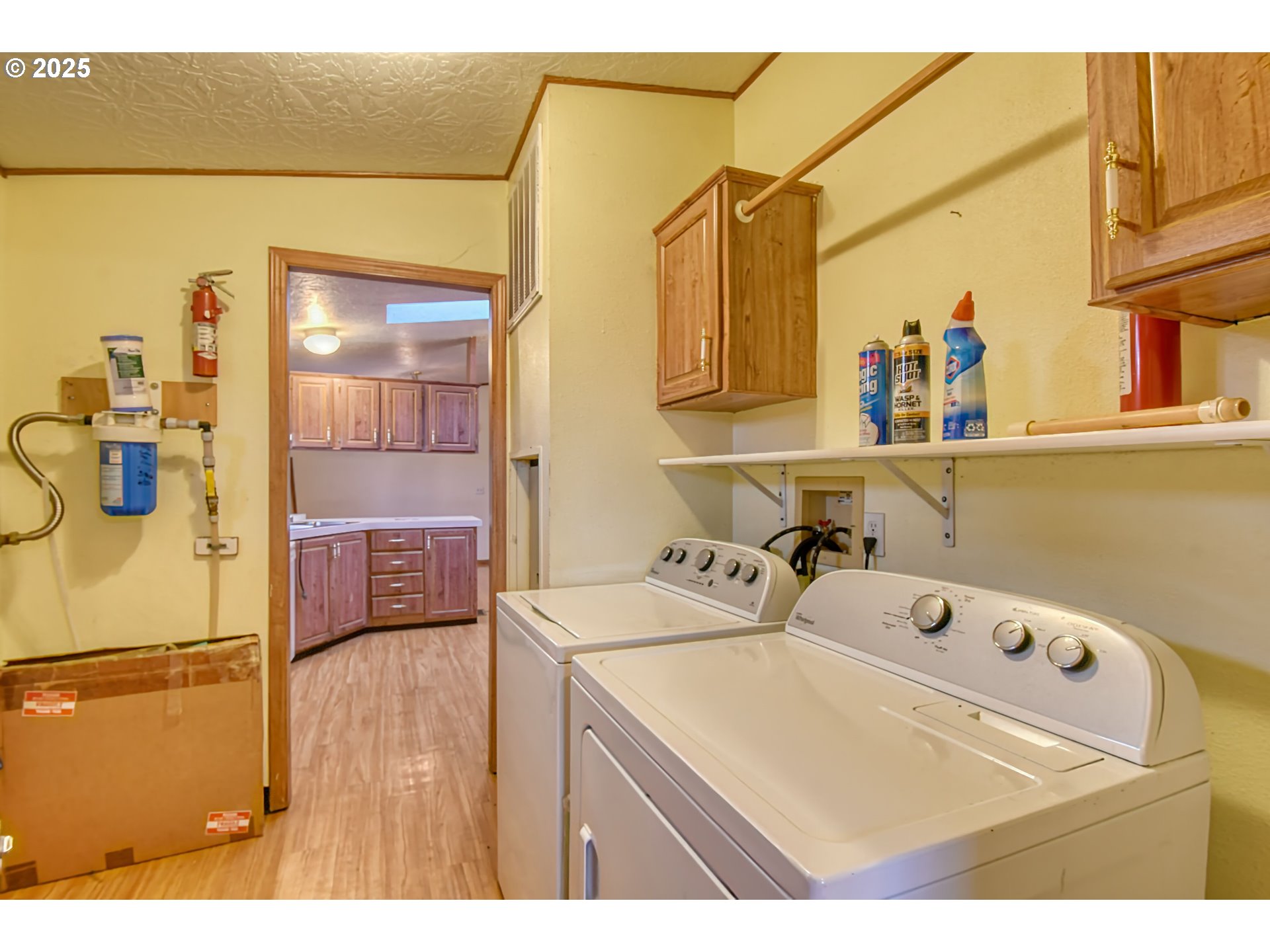 73306 Southeast 54th Street Pendleton, OR 97801 - Photo 10 of 39 a bathroom with a tub sink and mirror