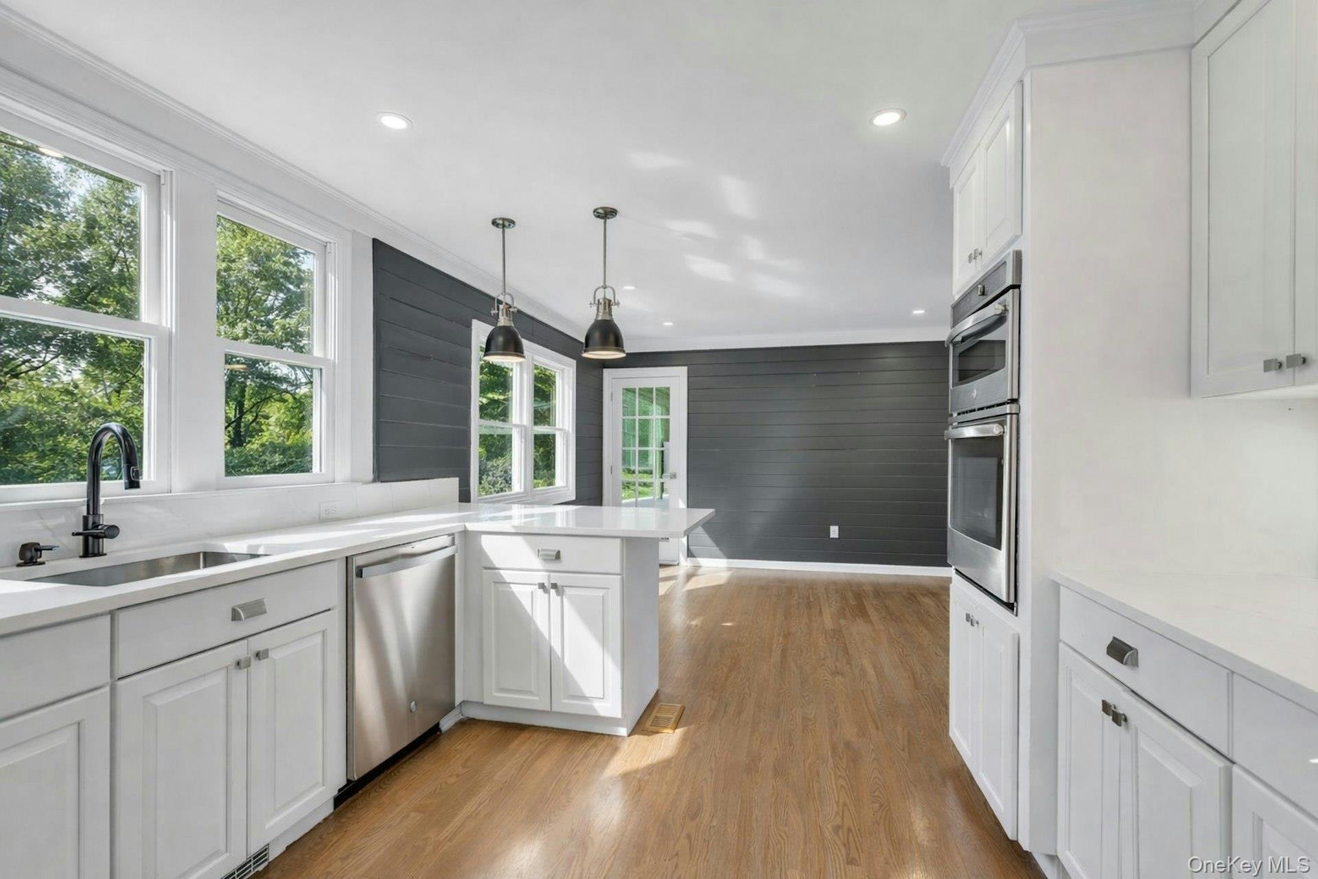 76 Maple Street Bayport, NY 11705 - Photo 15 of 38