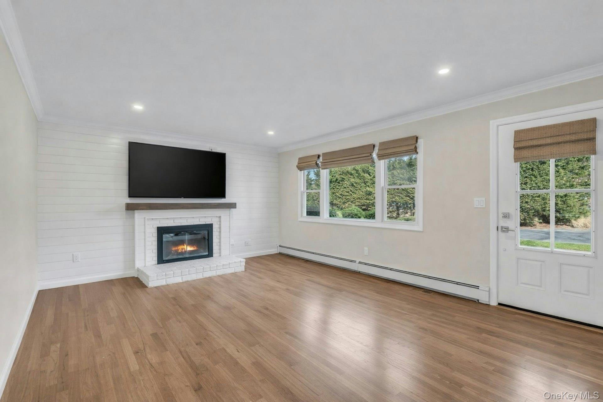 76 Maple Street Bayport, NY 11705 - Photo 6 of 38