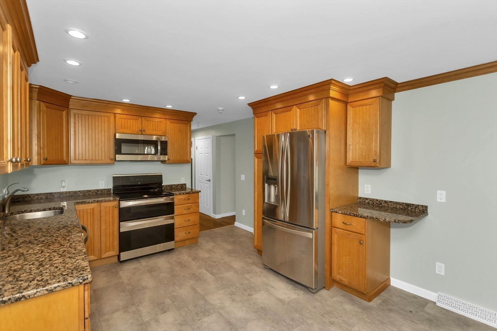192 Gardens Drive Springfield, MA 01119 - Photo 9 of 34