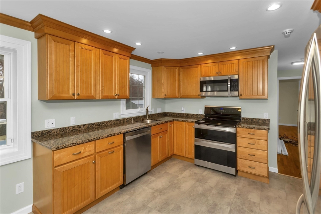 192 Gardens Drive Springfield, MA 01119 - Photo 10 of 34