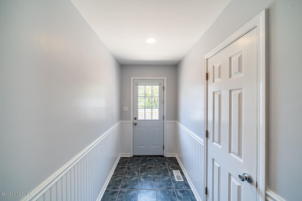 8907 Ferndale Road Louisville, KY 40291 - Photo 13 of 22 Side entry