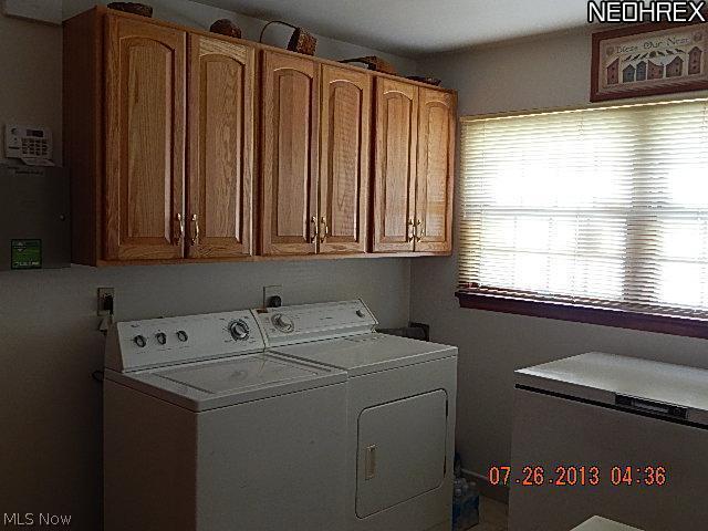 1082 Carver Road Cleveland, OH 44112 - Photo 7 of 21 Laundry room