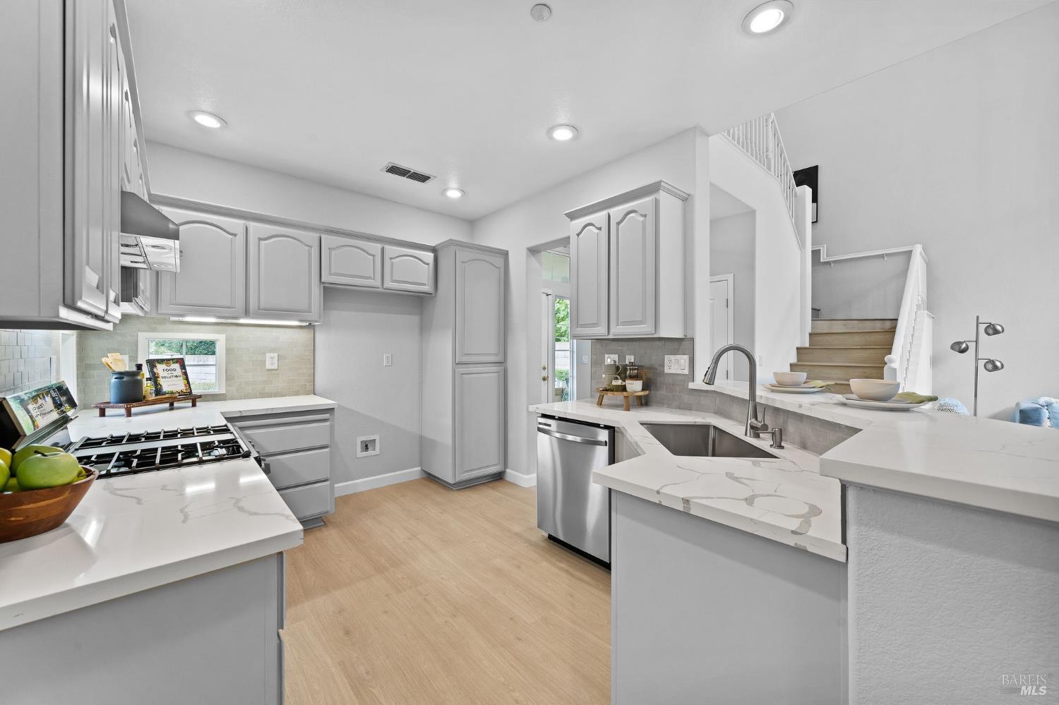 2042 Rummel Court Vacaville, CA 95688 - Photo 8 of 33