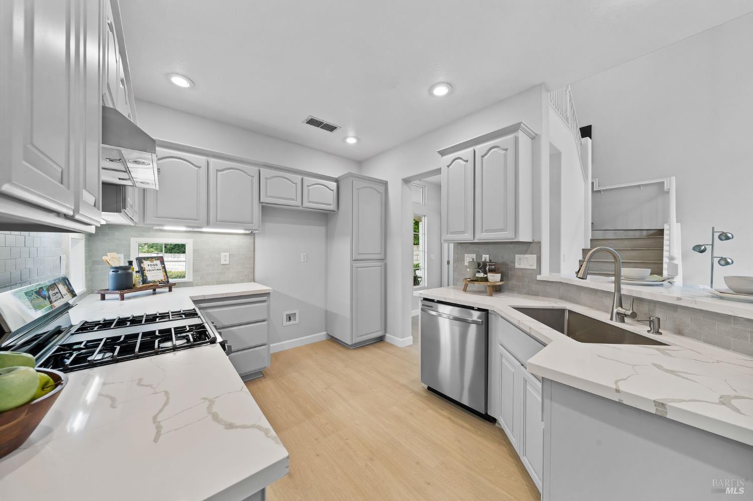 2042 Rummel Court Vacaville, CA 95688 - Photo 9 of 33