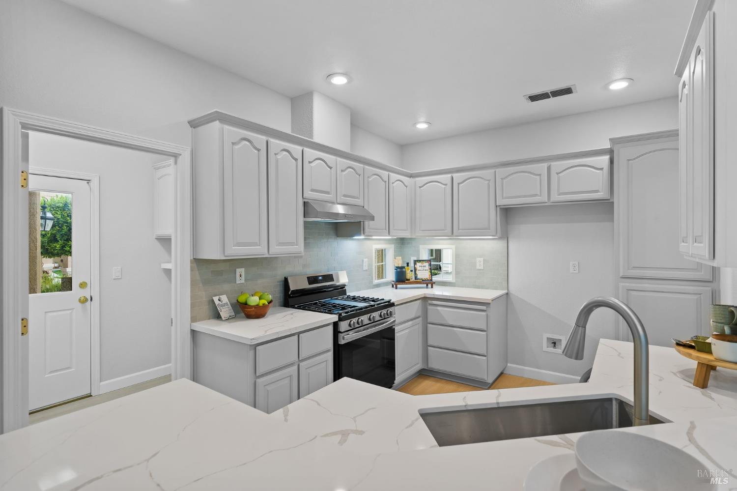 2042 Rummel Court Vacaville, CA 95688 - Photo 10 of 33