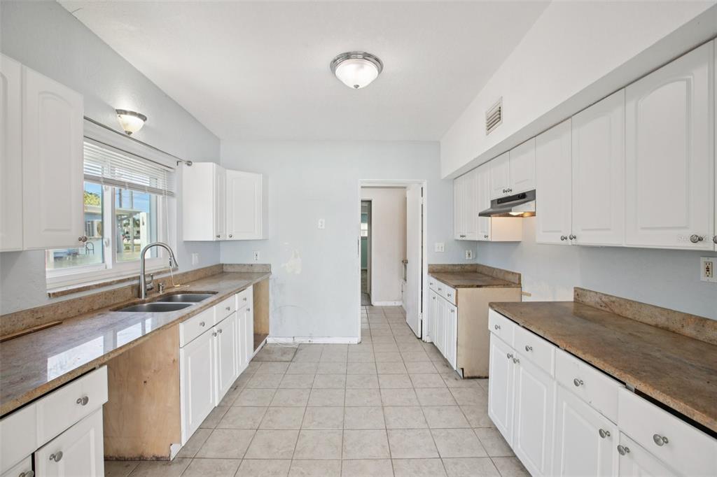 16016 4th Street East Redington Beach, FL 33708 - Photo 10 of 29 Gallery Image 10