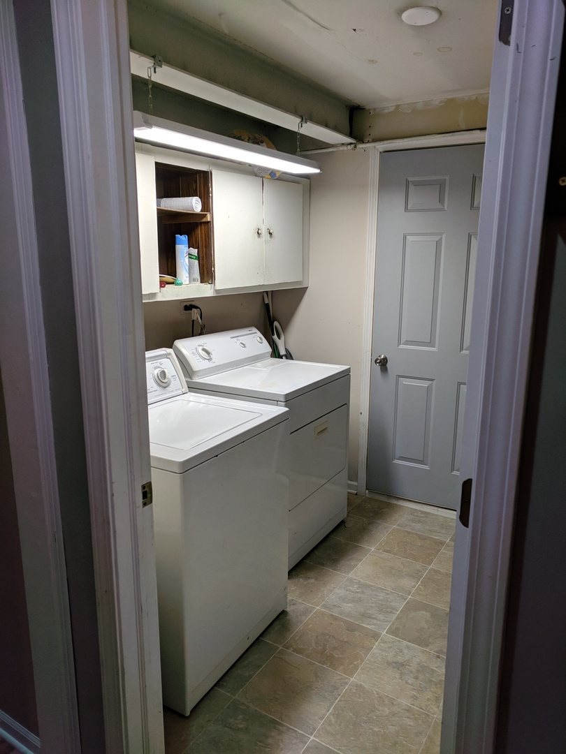 484 Rockhurst Road Bolingbrook, IL 60440 - Photo 28 of 34 a room with a sink and a mirror