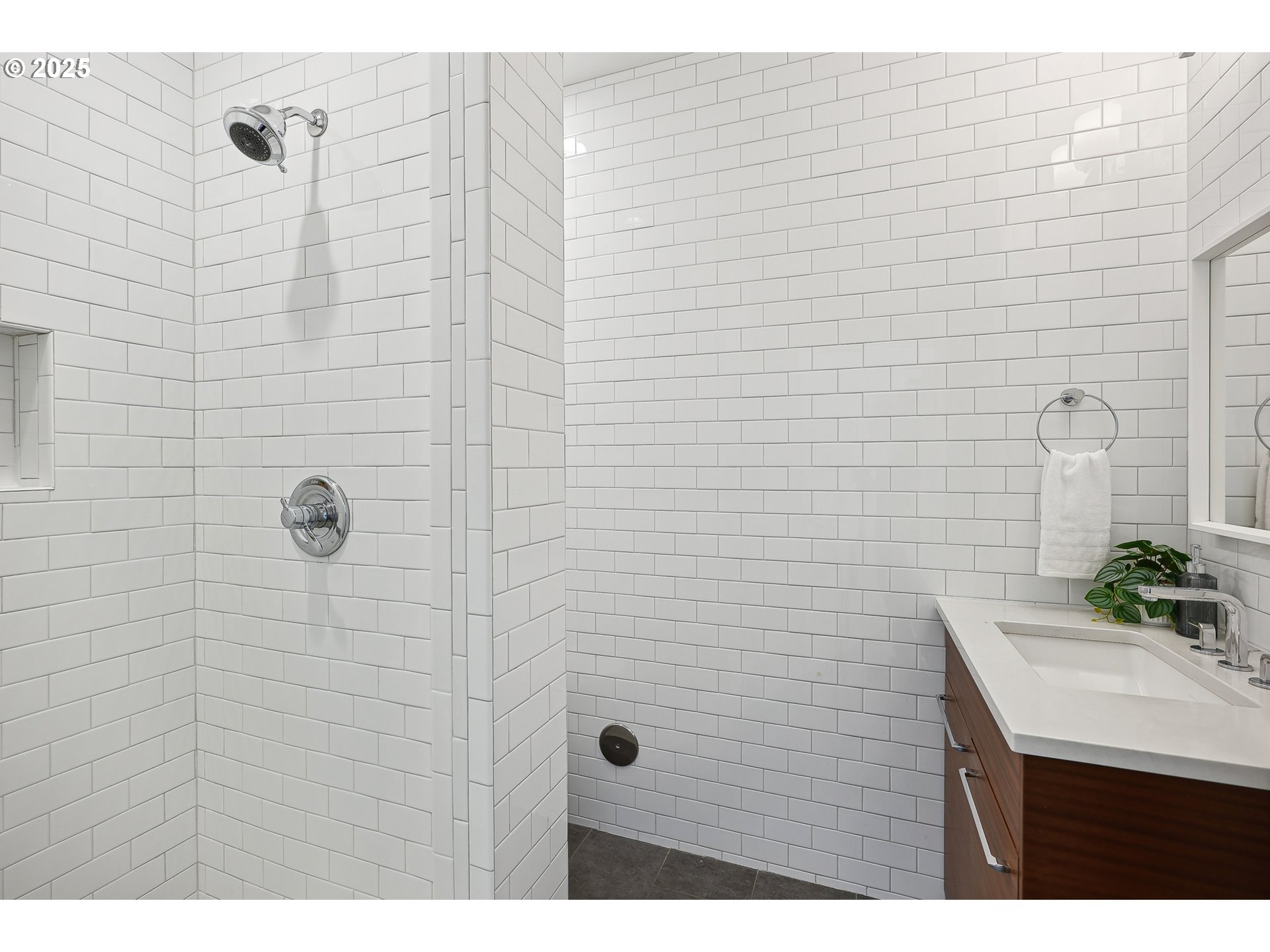 109 Southwest Gibbs Street Portland, OR 97239 - Photo 36 of 46 Gallery Image 36