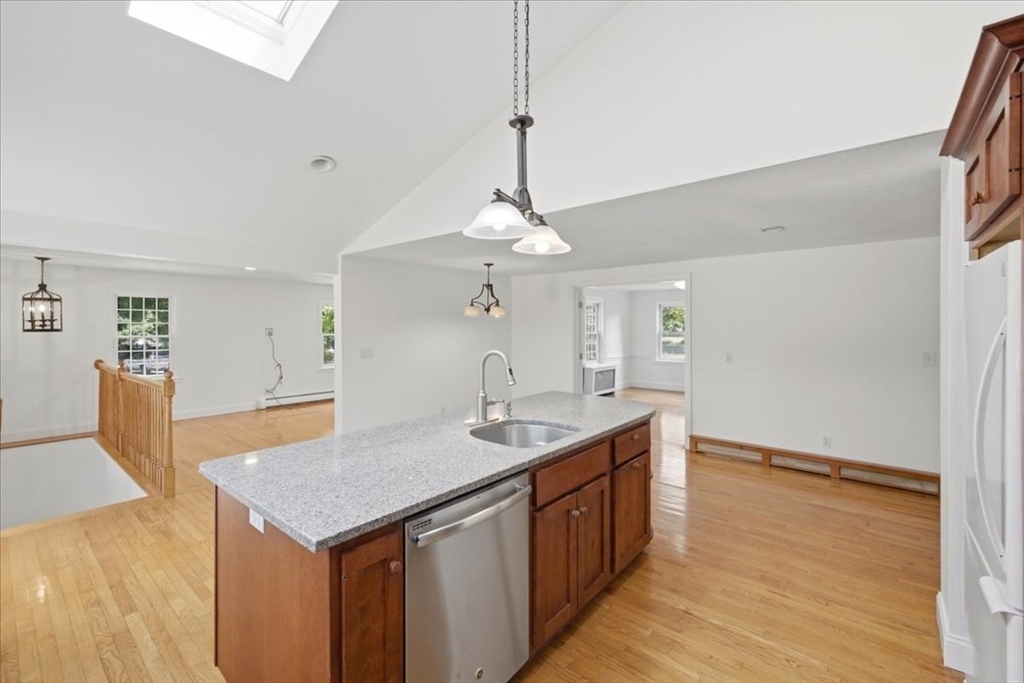 320 First Parish Road Scituate, MA 02066 - Photo 13 of 34