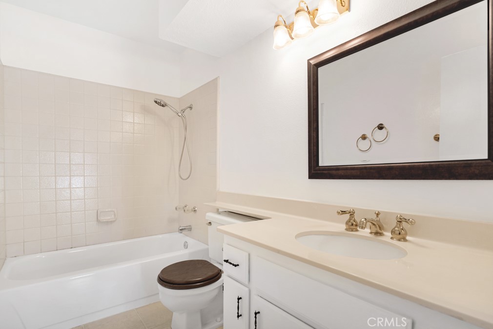 905 Thistlegate Road Oak Park, CA 91377 - Photo 20 of 34