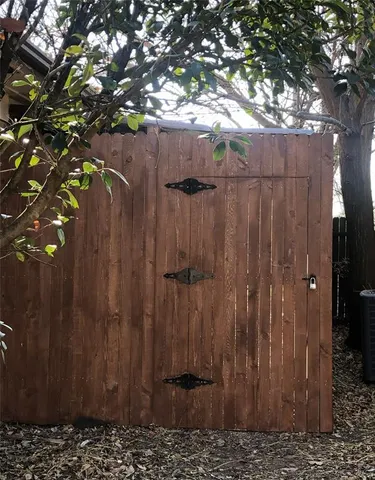 $2,000 | 124 East Vilbig Street, Irving, TX 75060